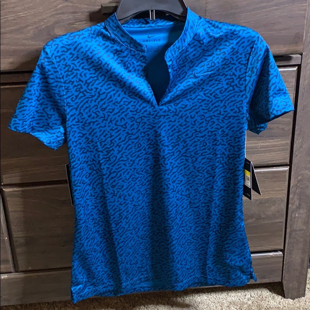 BNWT Nike printed shirt